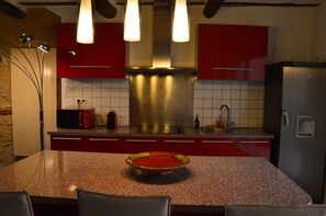 Réfrigérateur, micro-ondes, four, lave-vaisselle