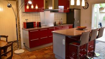 Réfrigérateur, micro-ondes, four, lave-vaisselle