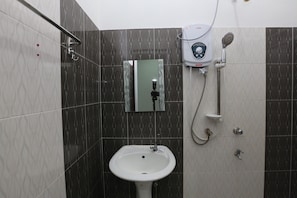 Bathroom - OYO 90274 Wadi Isfa Inn (Kota Bharu)