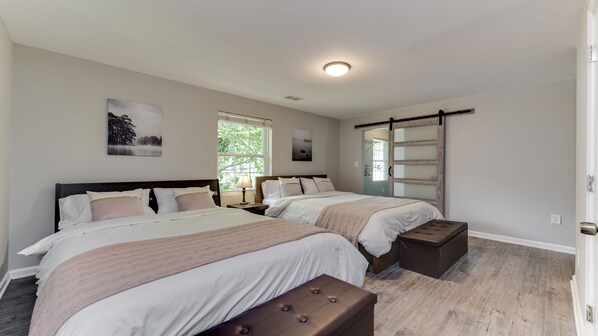 House (3 Bedrooms) | 3 bedrooms, laptop workspace, iron/ironing board, Internet - Stylish 3BR 3BA Colonial House by Cozysuites (Alexandria)