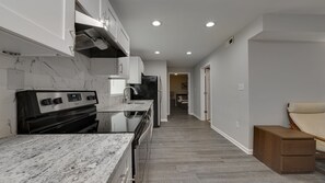 House (3 Bedrooms) | Bathroom | Combined shower/bathtub, free toiletries, hair dryer, towels - Stylish 3BR 3BA Colonial House by Cozysuites (Alexandria)