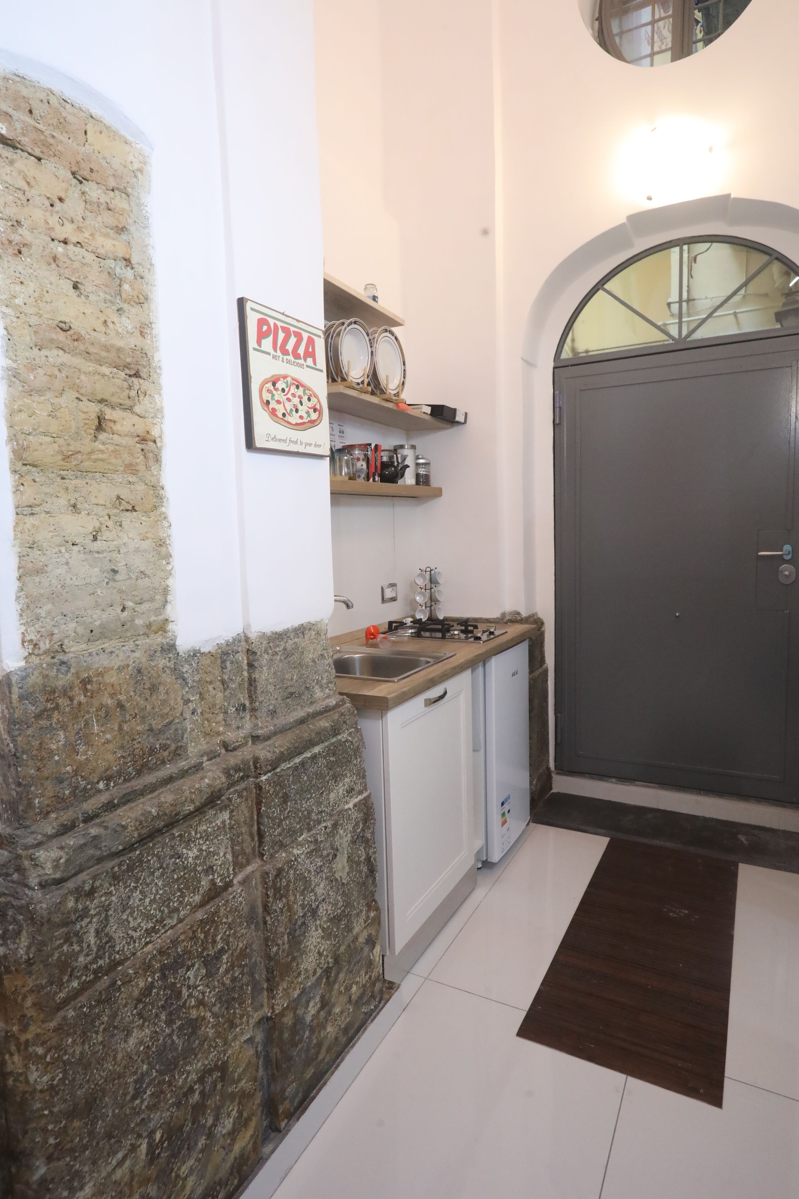 Réfrigérateur, micro-ondes, four