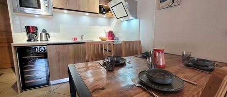 Fridge, oven, dishwasher, toaster