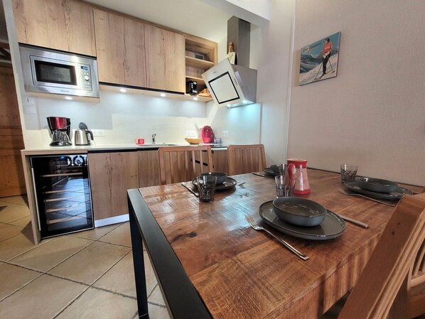 Réfrigérateur, four, lave-vaisselle, grille-pain