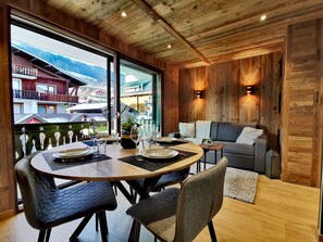 Dining - Renovated studio with kitchenette, balcony, and wifi (Les Gets)