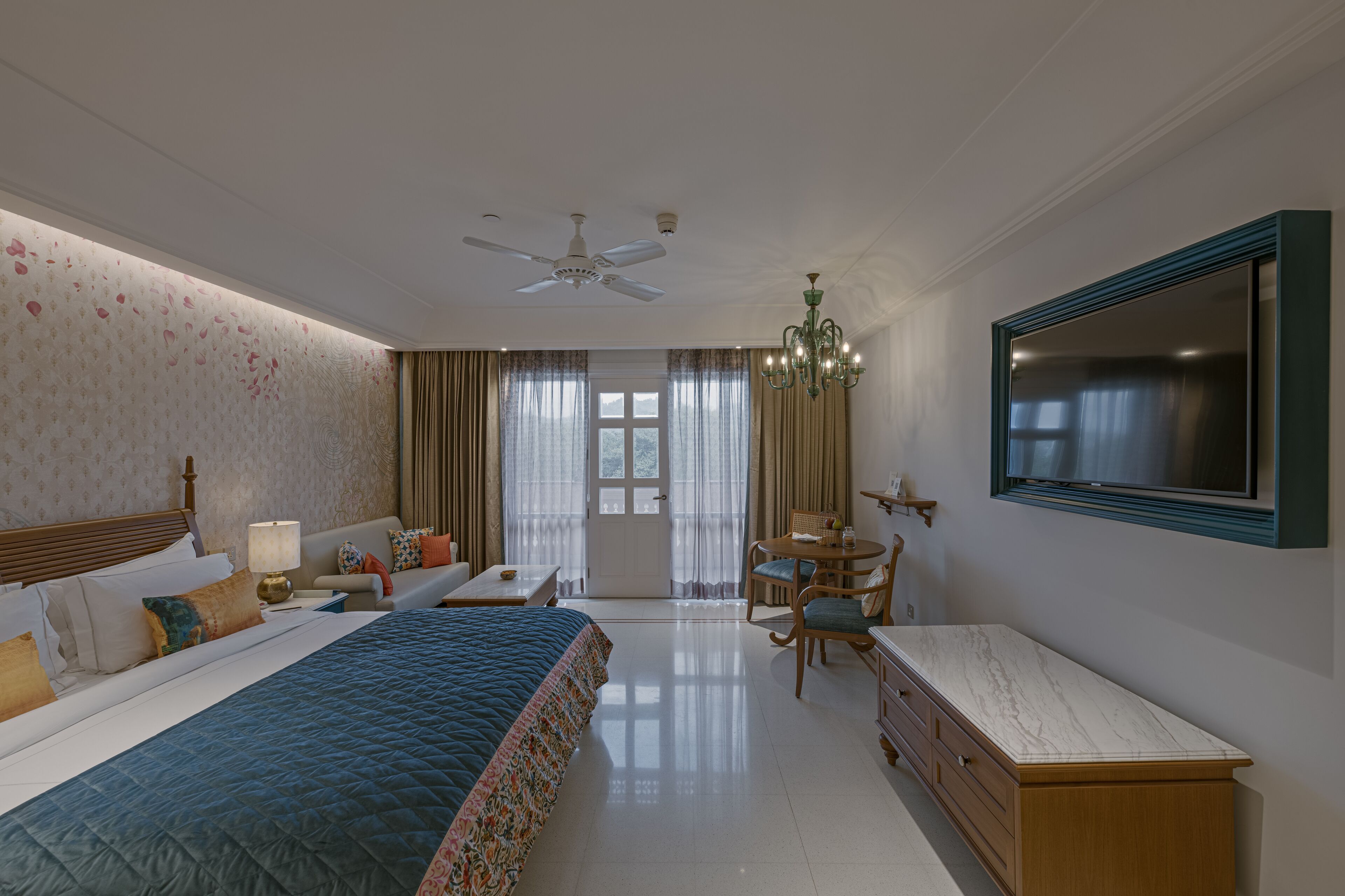 premium room, 1 king bed (ganges facing) | 1 bedroom, premium bedding, minibar, in-room safe