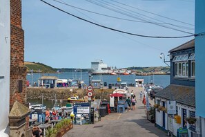 Marina - Modern Townhouse in Penryn with Private Parking (Falmouth)
