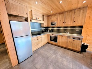 Fridge, microwave, oven, dishwasher - Spacious T3+cabine in central Les Gets, 7 people, near slopes, comfort (Les Gets)