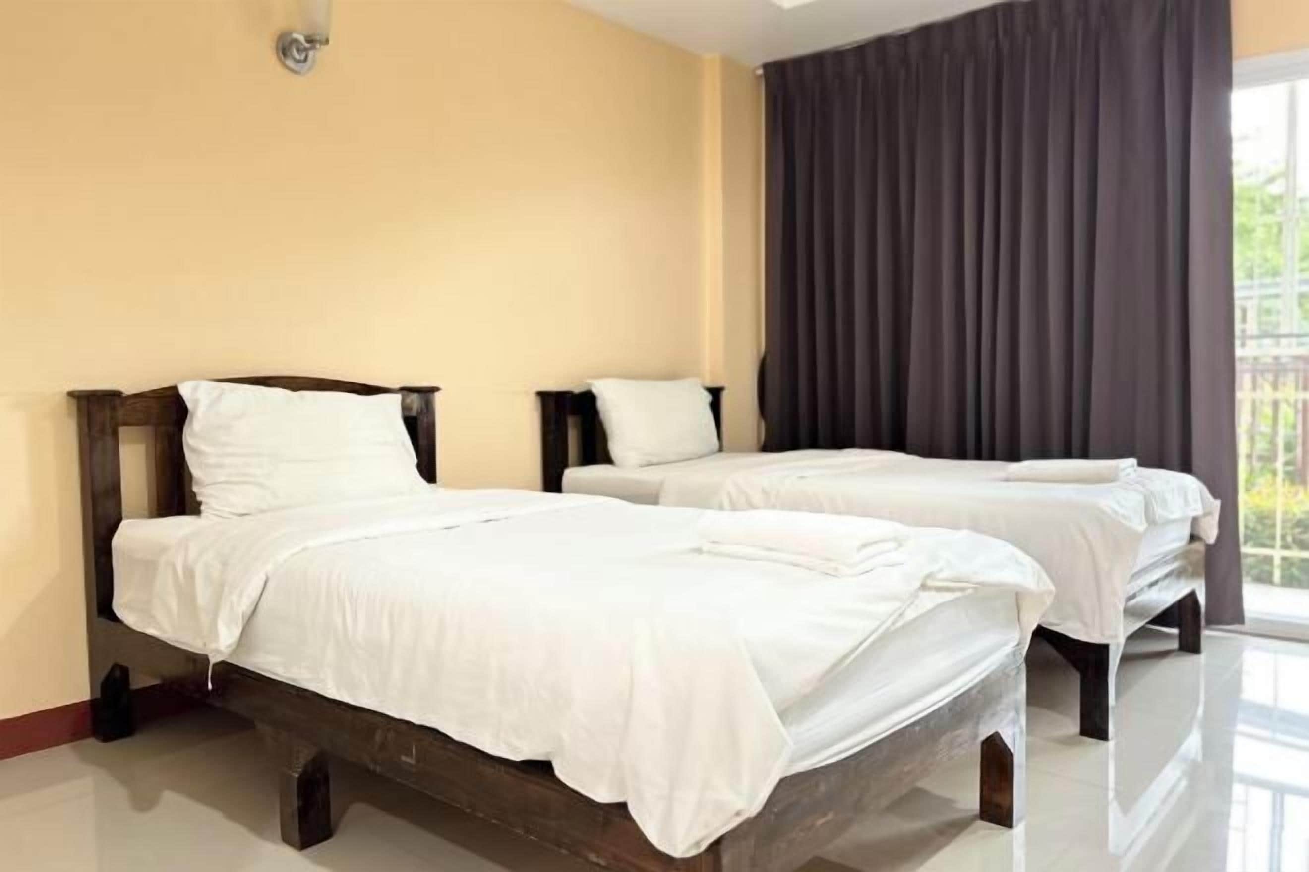 Laptop workspace, rollaway beds, free WiFi, bed sheets