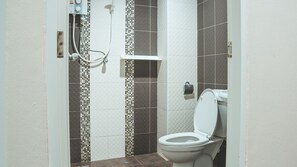 Standard Double Room | Bathroom | Shower, towels - Nattida Place (Chiang Mai)