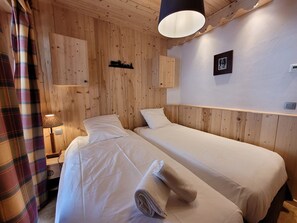 2 bedrooms, iron/ironing board, WiFi