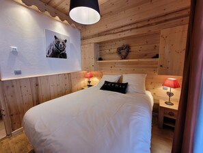 2 bedrooms, iron/ironing board, free WiFi