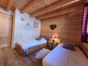 3 bedrooms, iron/ironing board, free WiFi