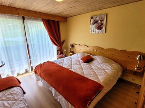 4 bedrooms, iron/ironing board, free WiFi