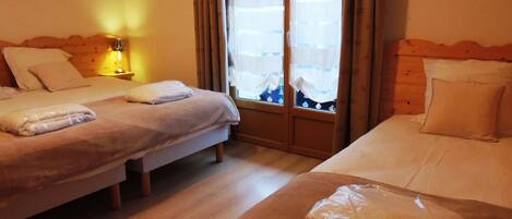 4 slaapkamers, een strijkplank/strijkijzer, gratis wifi