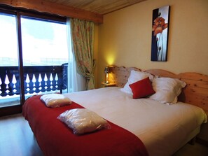 4 bedrooms, iron/ironing board, free WiFi