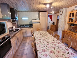 Frigorifero, microonde, forno, lavastoviglie