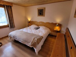 4 makuuhuonetta, silitysrauta/-lauta, ilmainen Wi-Fi