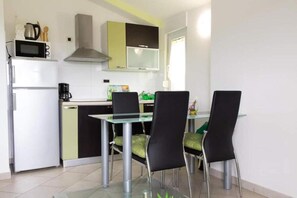 Executive Apartment | Private kitchen | Fridge, oven - Nada Apartmani (Pula)