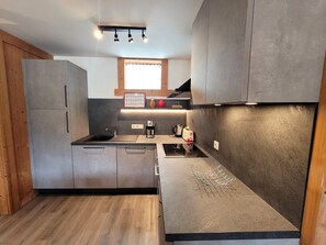 Réfrigérateur, micro-ondes, four, lave-vaisselle