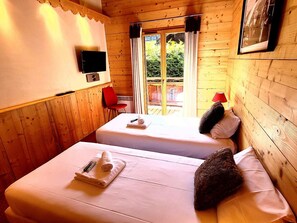 2 bedrooms, iron/ironing board, free WiFi