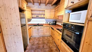 Refrigerador, microondas, horno y lavavajillas