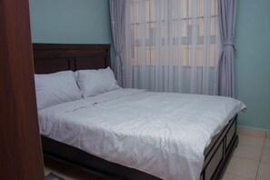 3 bedrooms, desk, iron/ironing board, free WiFi - 3bedroomed apartment located only 15minutes away from the Jomo kenyatta airport (Athi River)