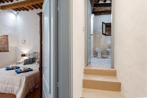 1 chambre, fer et planche à repasser, accès Internet