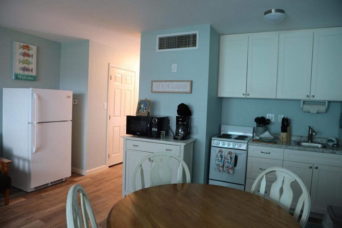 Executive Keys Condos  Efficiency 2