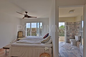 4 habitaciones, tabla de planchar con plancha y cuna de viaje 