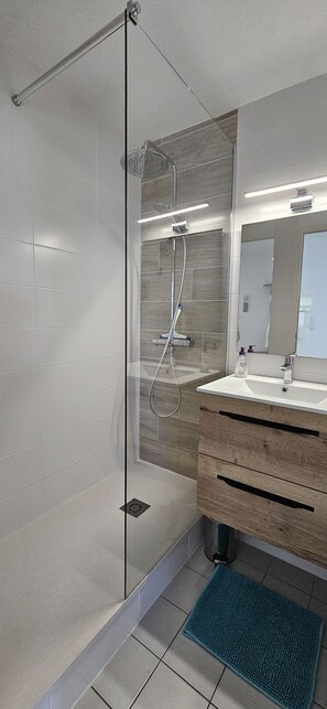 Dusche, Handtücher, Seife