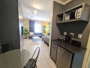 Deluxe Room | Private kitchen - MINT Express Melrose View (Johannesburg)