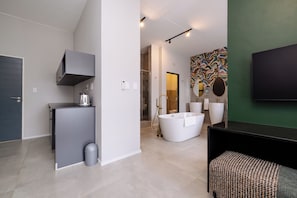 Executive Suite | In-room safe, individually decorated, individually furnished - MINT Express Melrose View (Johannesburg)
