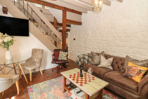 Cottage | Living room | Fireplace