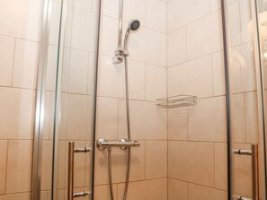 Cottage | Bathroom | Shower - The Church Inn Cottage (Buxton)