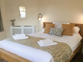 Cottage | 3 bedrooms, individually decorated, individually furnished, free WiFi