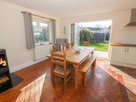 Refrigerador, lavavajillas, tetera/pava eléctrica, tostadora