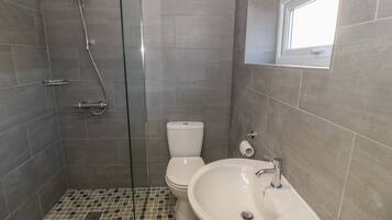 Cottage | Bathroom | Shower