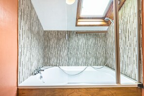 Cottage | Bathroom