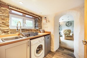 Cottage | Private kitchen | Dishwasher, cookware/dishes/utensils - Pendre Cottage (Llanfyrnach)