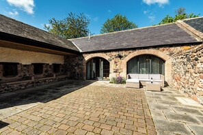 Cottage | Terrace/patio - Lupin Cottage (Wooler)