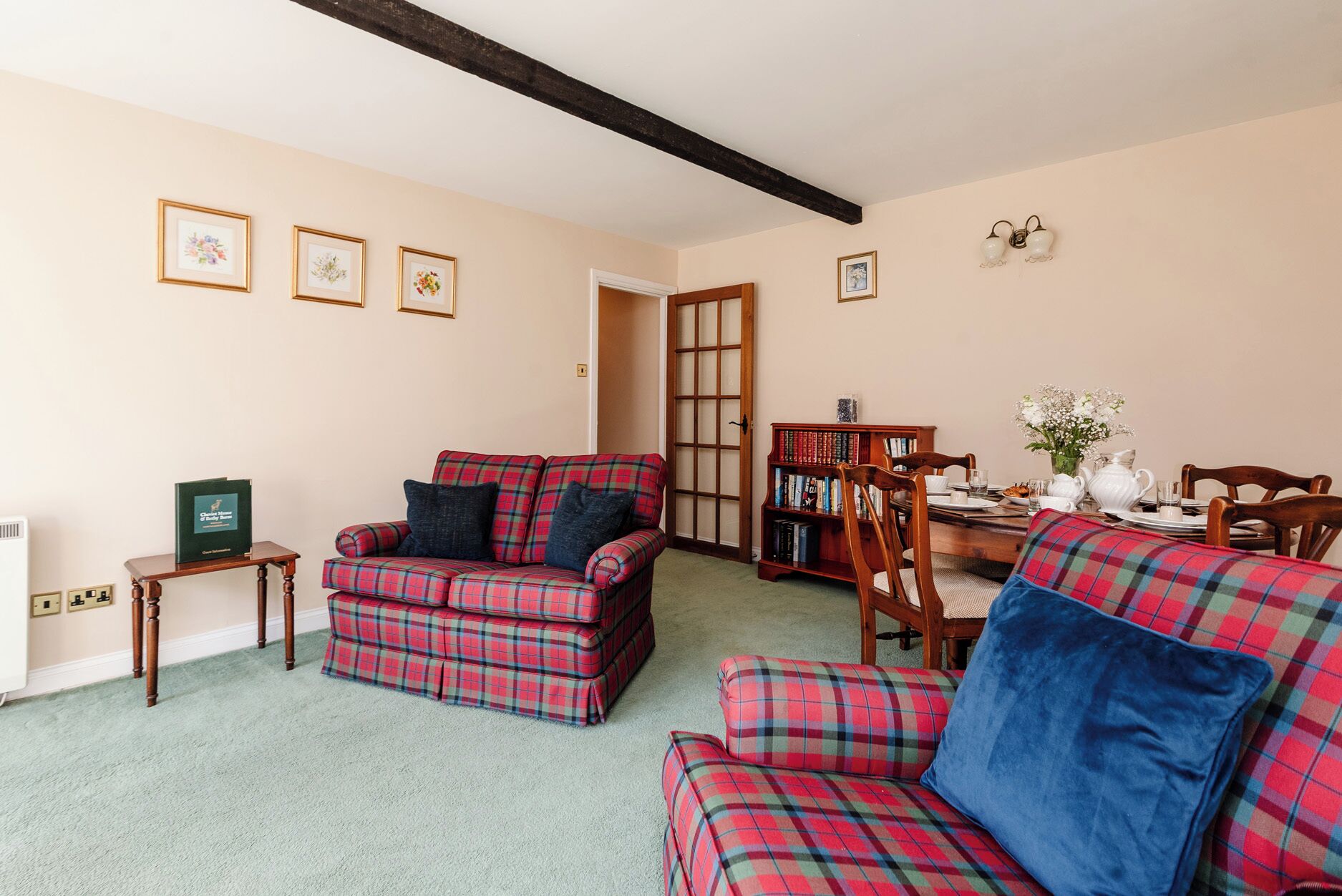 Cottage | Living area