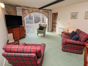 Living area - Lupin Cottage (Wooler)