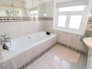 Cottage | Bilik Mandi | Pancuran mandi 