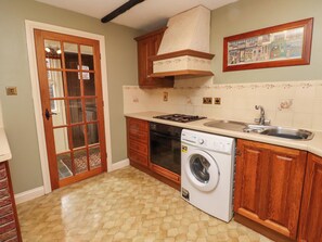 Cottage | Private kitchen | Fridge, cookware/dishes/utensils - Heatherview (Wooler)