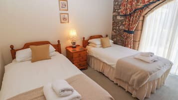 Cottage | 2 bedrooms, individually decorated, individually furnished, free WiFi