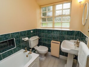 Cottage | Bathroom