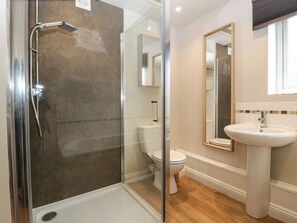 Cottage | Bathroom | Shower