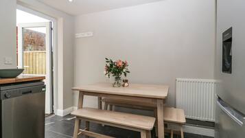 Cottage | Private kitchen | Fridge, dishwasher, electric kettle, toaster