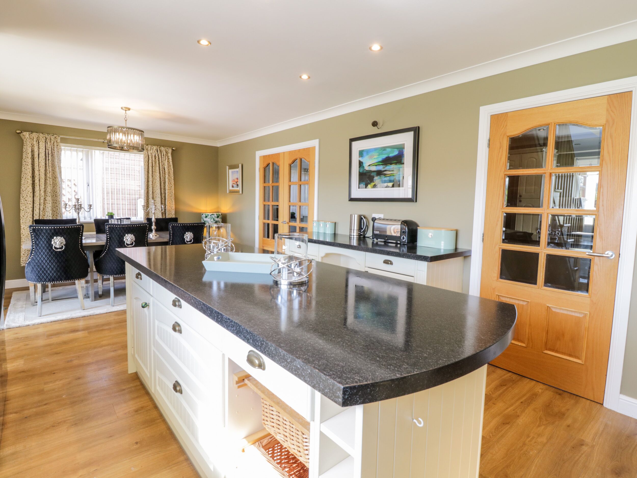 Cottage | Private kitchen | Fridge, dishwasher, electric kettle, toaster